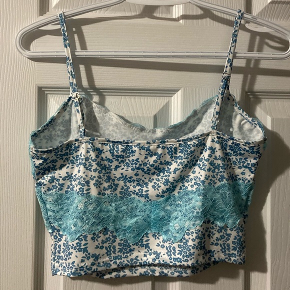 White with blue flowers and lace - size large - Picture 2 of 2